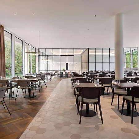 Dolce Brussels 4*